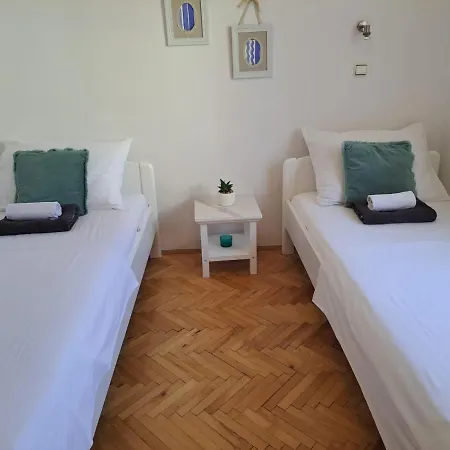 Apartments Ana Zaboric, 50 M Od Sljuncane Plaze Exterior photo